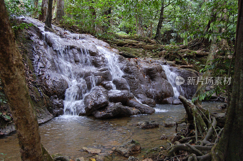 攀牙府 Sa Nang Manora 森林的瀑布